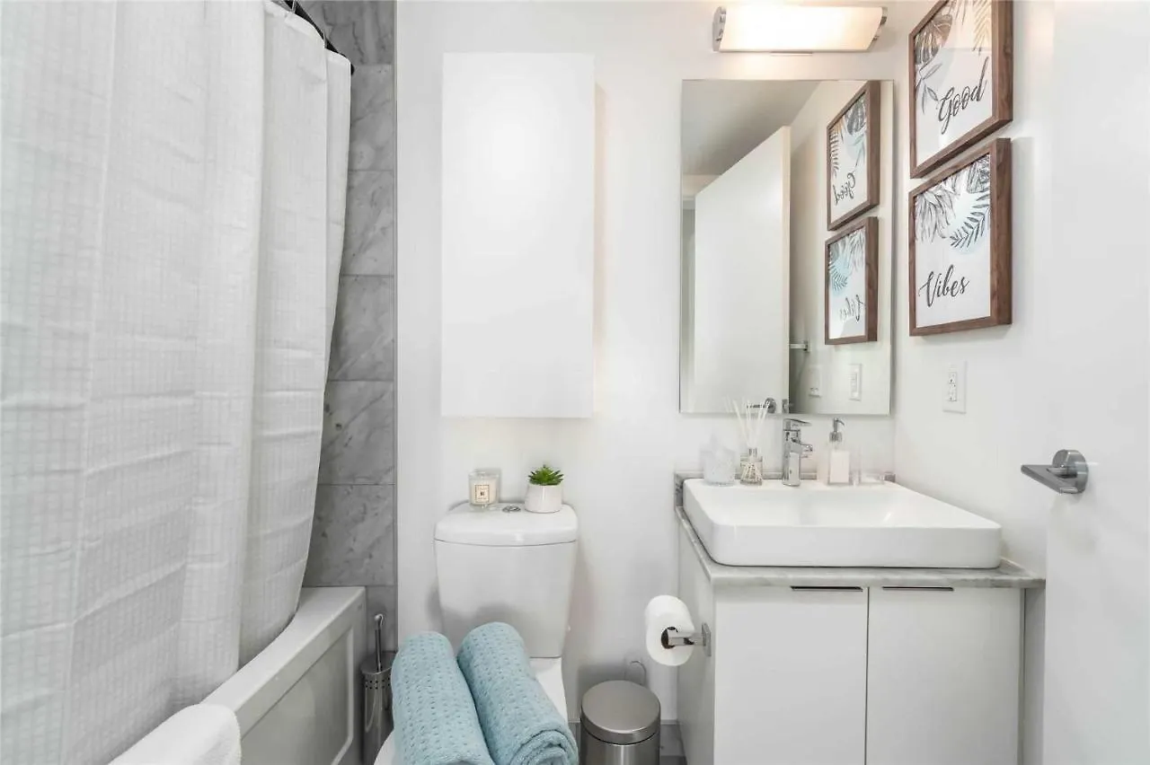 Hotel Comfort Opulence Suites Downtown 20Th Floor Condo City View Suite Toronto